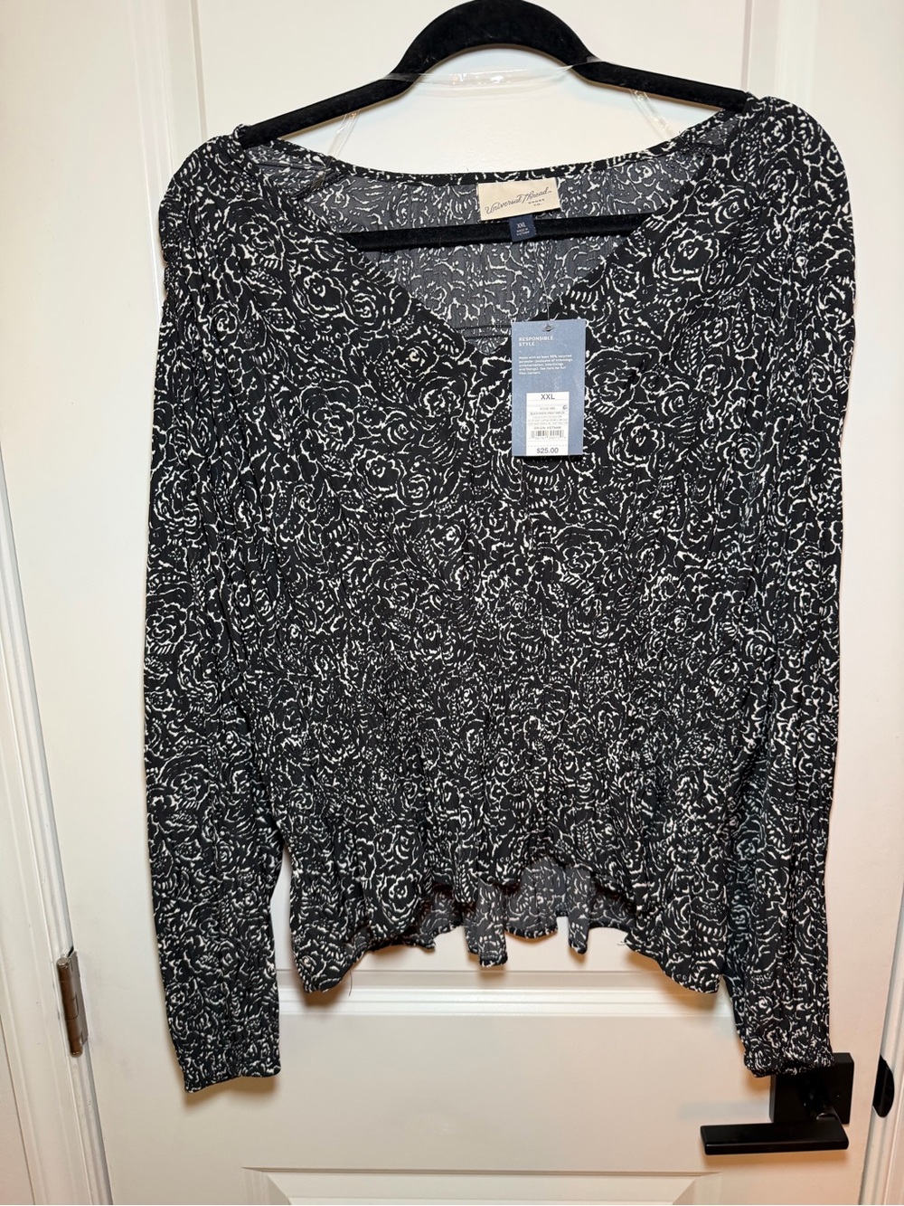Black Floral Scoop Neck Long-Sleeve Top